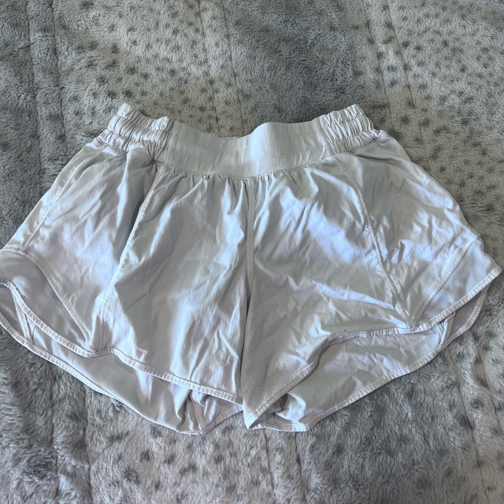 white lululemon 4 inch hotty hot shorts size 4